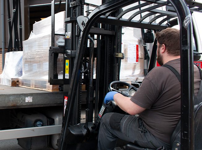 Loading a lorry